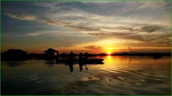 озеро Тонлесап в Камбодже фото