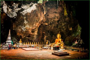 Пещера Будды в комплексе Пак-У фото