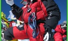 Шерпами приостановлены восхождения на Эверест